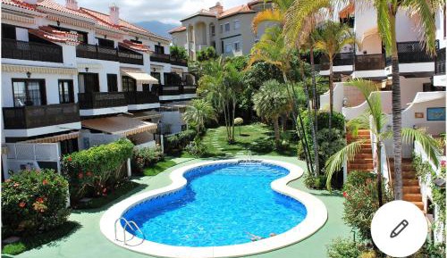 Apartment with Pool View 