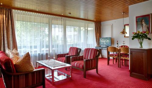 Deluxe One-Bedroom Apartment with Balcony 