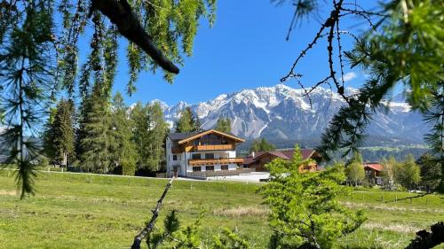 Apartment with Mountain View