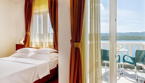 Double or Twin Room with Sea View