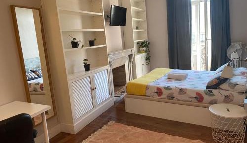 Deluxe Double Room with Balcony and Shared Bathroom