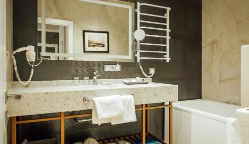 Deluxe with Spa Bath
