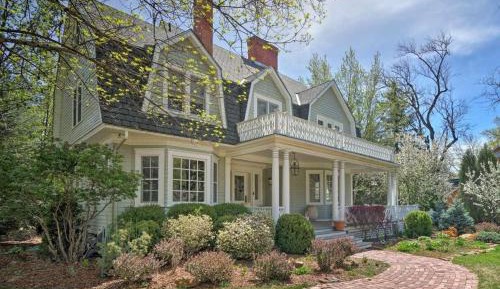 Four-Bedroom Holiday Home