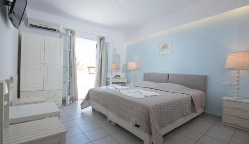 Double or Twin Room with Partial Sea View