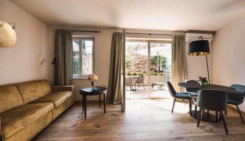 Suite with Mountain View