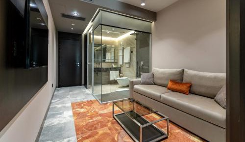 One-Bedroom Suite with Balcony