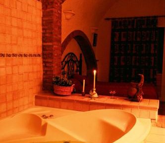Suite Cave with Hot Tub