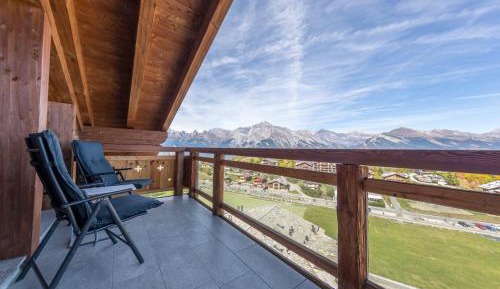 Apartment with Mountain View