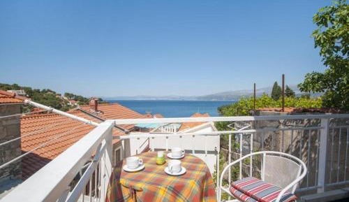 One-Bedroom Apartment with Terrace and Sea View