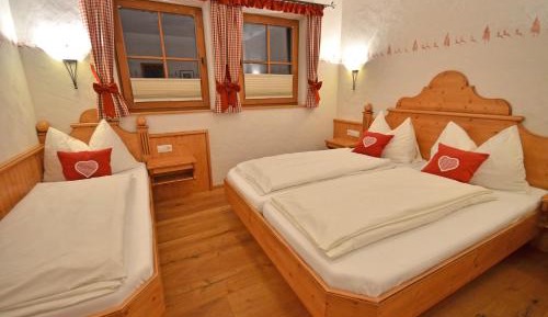 Chalet (8 Adults)