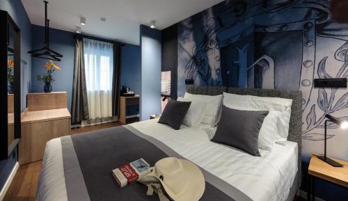 Standard Queen Room