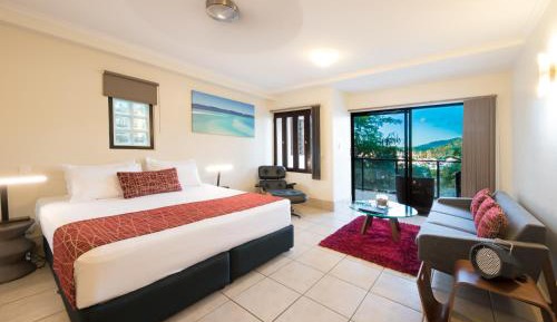 One Bedroom Suite with Balcony Spa and Marina View