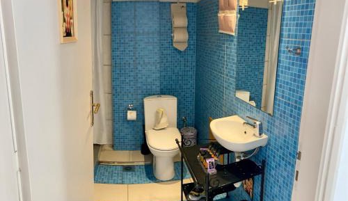 Economy Room with Street View