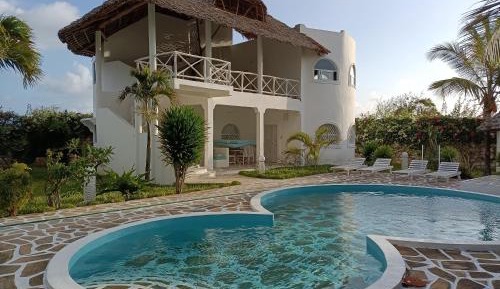 Apartment with Pool View 