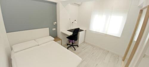 Queen Room with Shared Bathroom