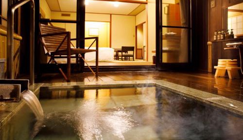 Kaiseki dinner - Breakfast and Dinner included Open-air bath room - Annex (Futons are provided from 3rd guests)　