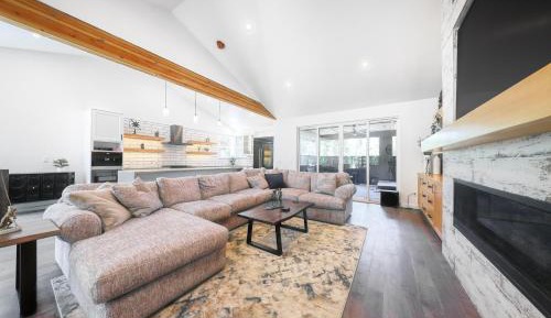 Five Bedroom Holiday Home