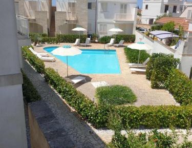 Apartment with Pool View 