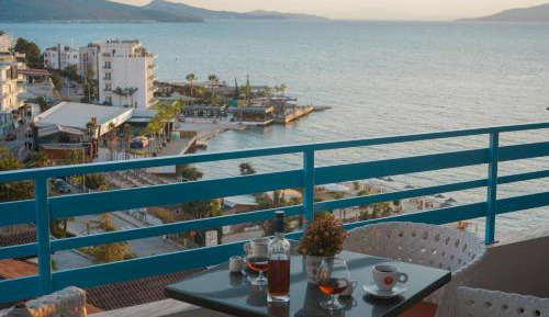 One-Bedroom Apartment with Balcony and Sea View