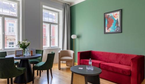Large 1 Bedroom Apartment with Balcony