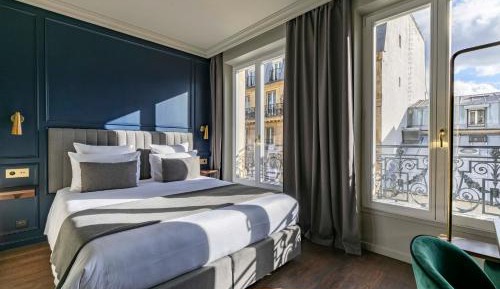 Deluxe Room (2 Adults + 1 Child)