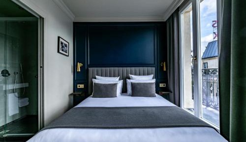 Queen Room with Balcony