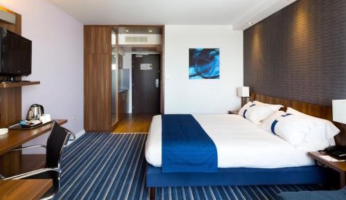 Queen Suite with Sofa Bed