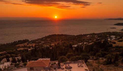 Thalassa - Traditional Two-Bedroom Villa with Shared Pool and Panoramic Sea View