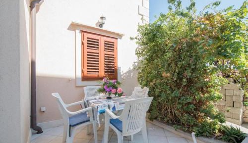 One-Bedroom Apartment with Terrace