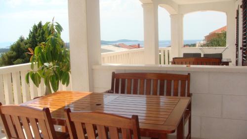 Comfort Two-Bedroom Apartment with Balcony and Sea View