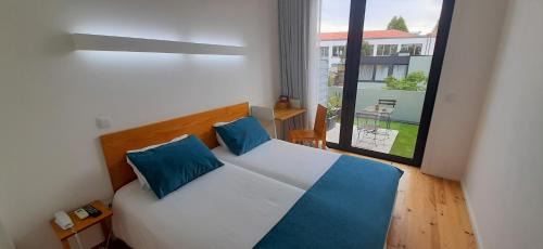 Superior Twin Room with Landmark View