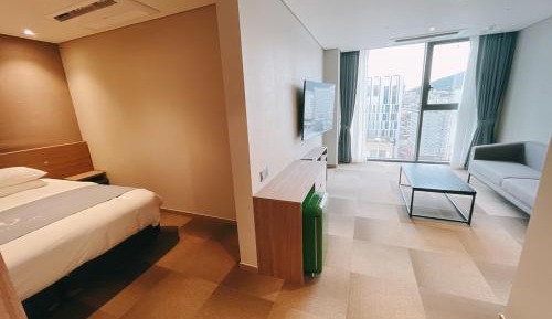 Deluxe Family Room