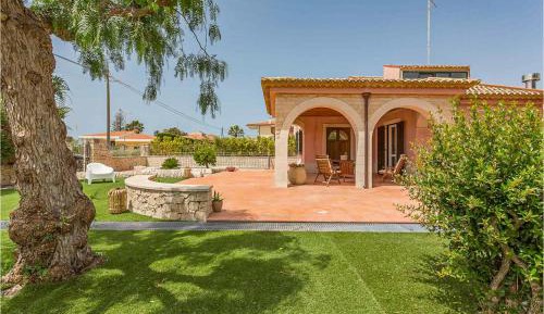 Three-Bedroom Holiday Home 