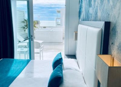 Deluxe Double or Twin Room with Terrace and External Jacuzzi 