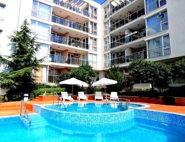 One-Bedroom Apartment with Garden View