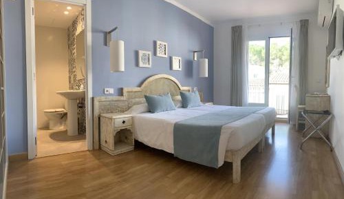 Twin Room with Balcony