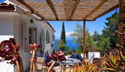 Deluxe Double Room with Side Sea View