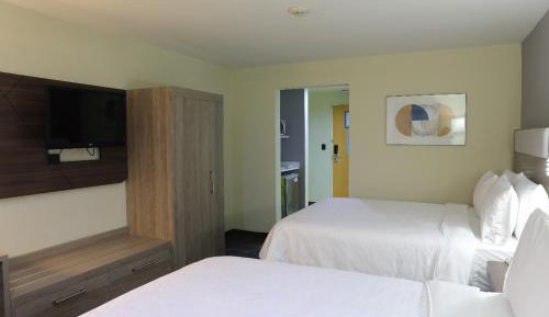 Standard Room with Two Queen Beds