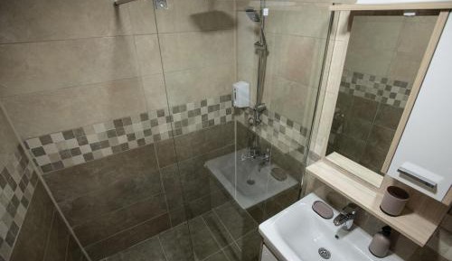 Quadruple Room with Private Bathroom