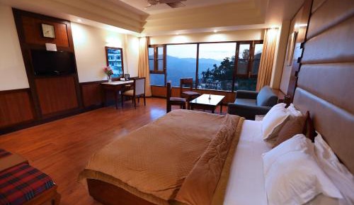 Superior Club Room