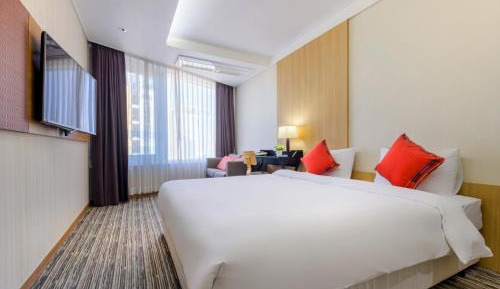 Deluxe Double Room with City View