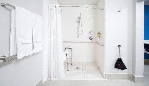King Room - Mobility Access/Roll in Shower - Non-Smoking