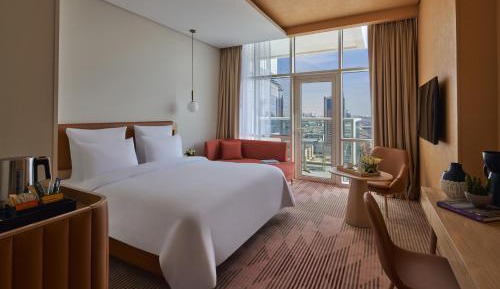 Superior King Room with City View