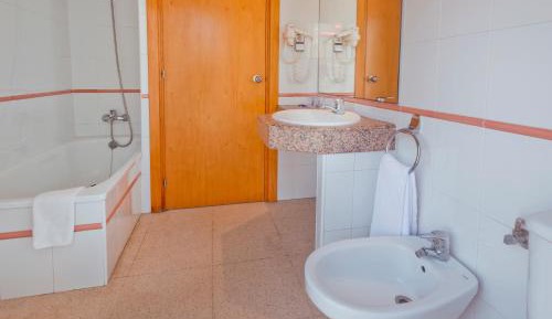 Double or twin room with 2 Extra Beds (2 Adults + 2 Children)
