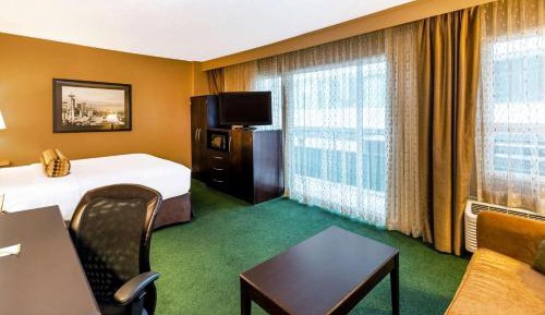 Queen Room with Sofa Bed - Non-Smoking