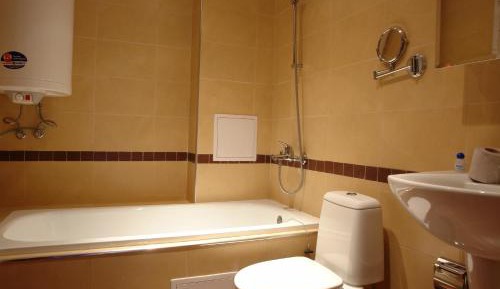 One-Bedroom Apartment - Free Pool Access