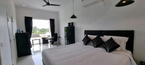 King Room with Balcony
