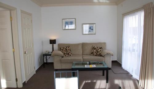 Deluxe One-Bedroom Suite