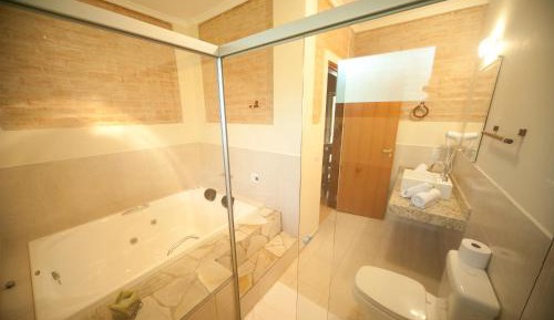 Chalé Super Luxo com Varanda e Hidromassagem Dupla