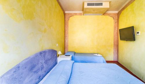 One-Bedroom Apartment (5 Adults)